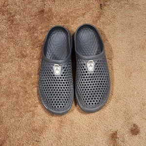 Men's Amoji Croc Knock-off Clogs Grey Size 10